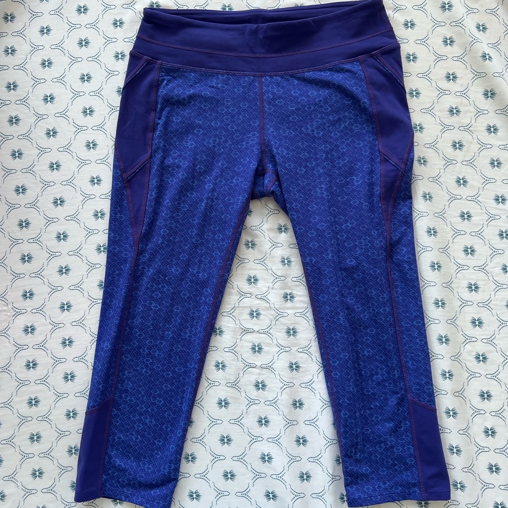 ATHLETA 3/4 LENGTH BLUE LEGGINGS